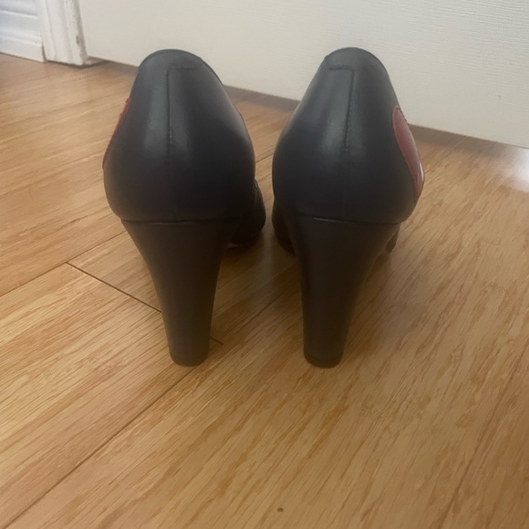EUC navy leather round toe stacked heel pumps sz 38 - Picture 3 of 4